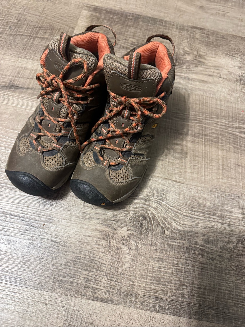 Women’s keen hiking shoes